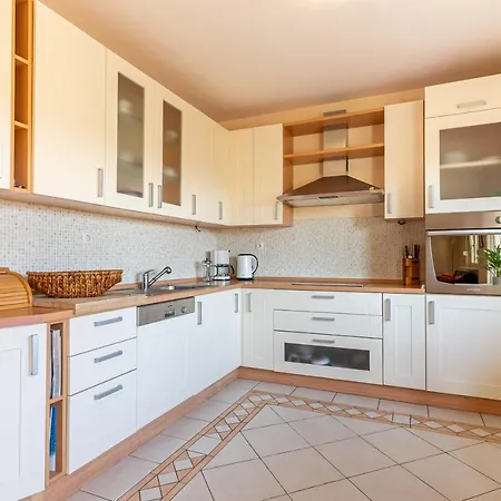 Apartment Luno *