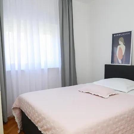 Luno Apartment *