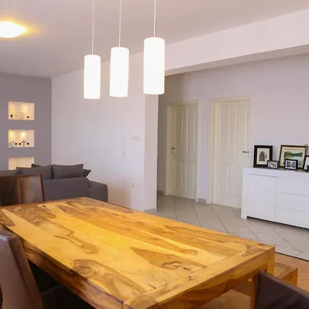 Luno Apartment *