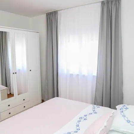Luno Apartment *
