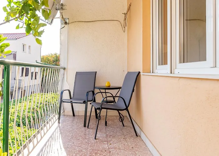Luno Apartment *