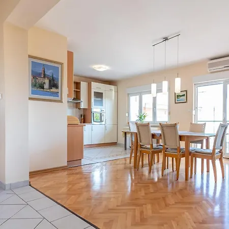 Luno Apartment *