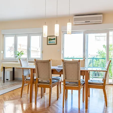 Apartment Luno *