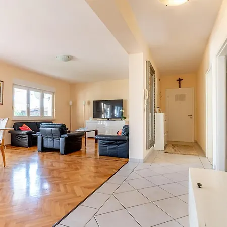 Luno Apartment