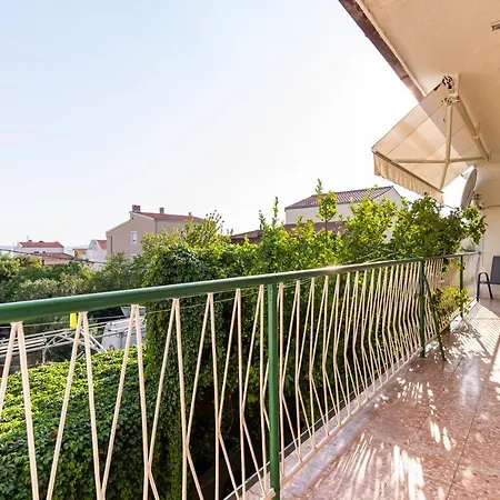 Luno Apartment