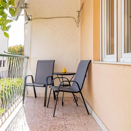 Luno Apartment *