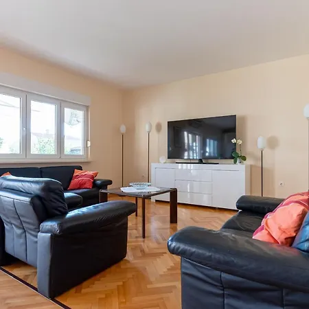 Luno Apartment